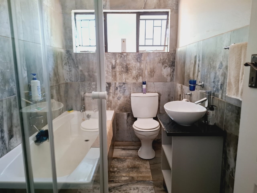 4 Bedroom Property for Sale in Pellissier Free State